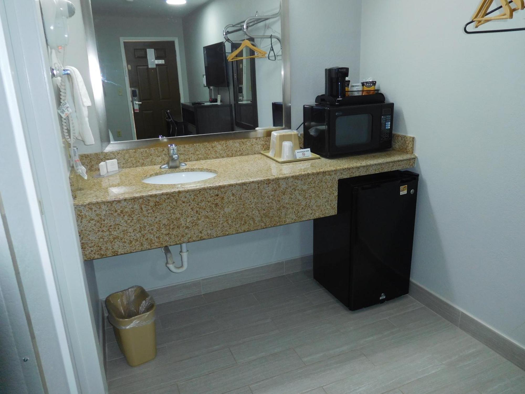 Deluxe Inn Stamford エクステリア 写真