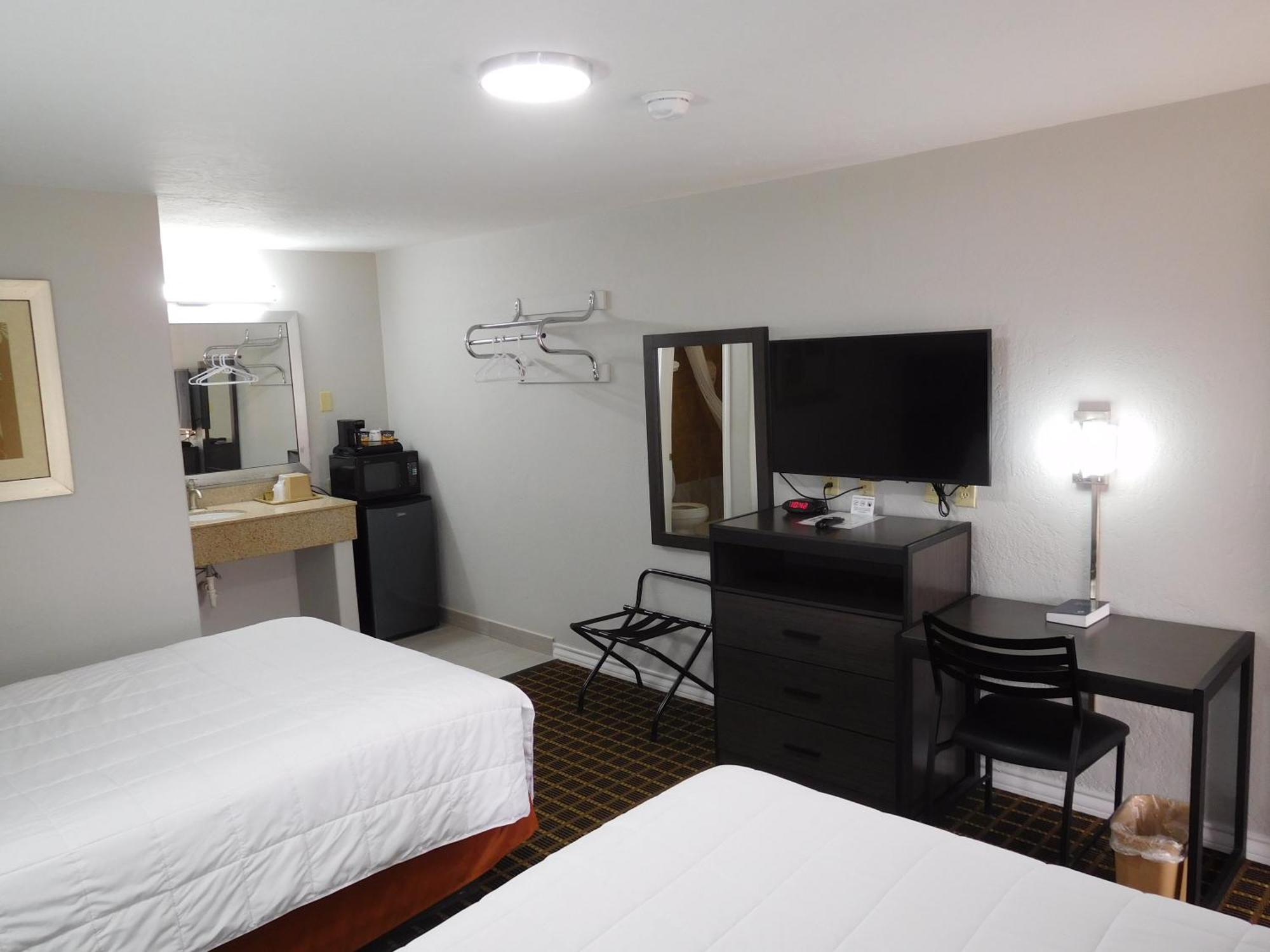 Deluxe Inn Stamford エクステリア 写真