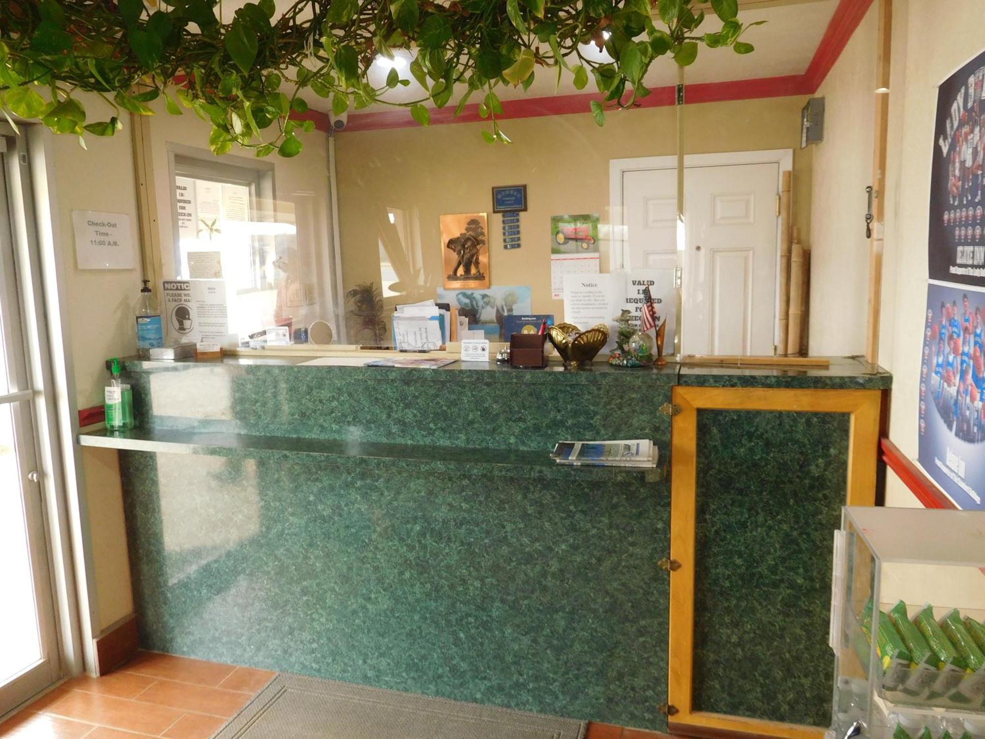 Deluxe Inn Stamford エクステリア 写真