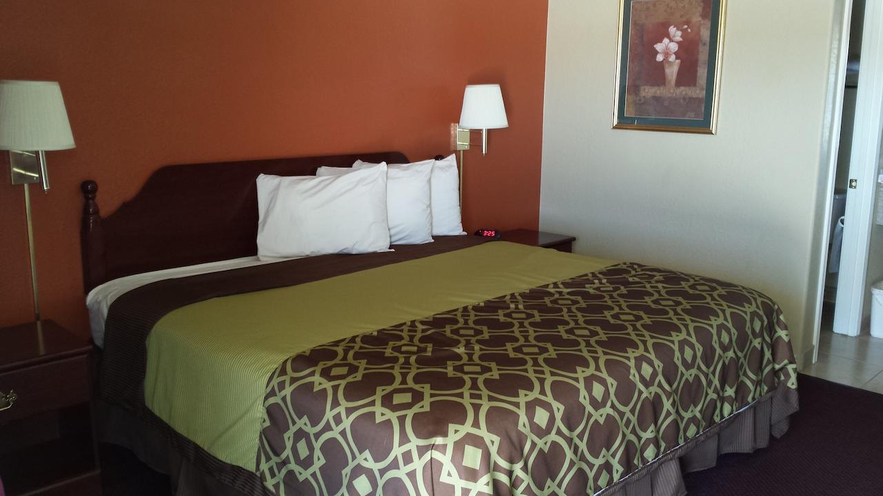 Deluxe Inn Stamford エクステリア 写真